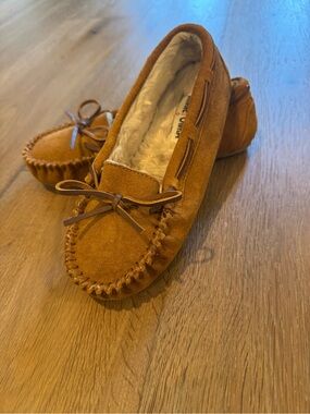 Minnetonka Cally Tan Suede Faux Fur Moccasin Slippers 7